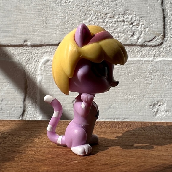 LPS Littlest Pet Shop Purple Cat with Removable Blonde Hair - Picture 5 of 6